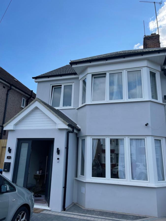 Edgware Modern Huge Double Room With Private Bathroom In Colindale מראה חיצוני תמונה