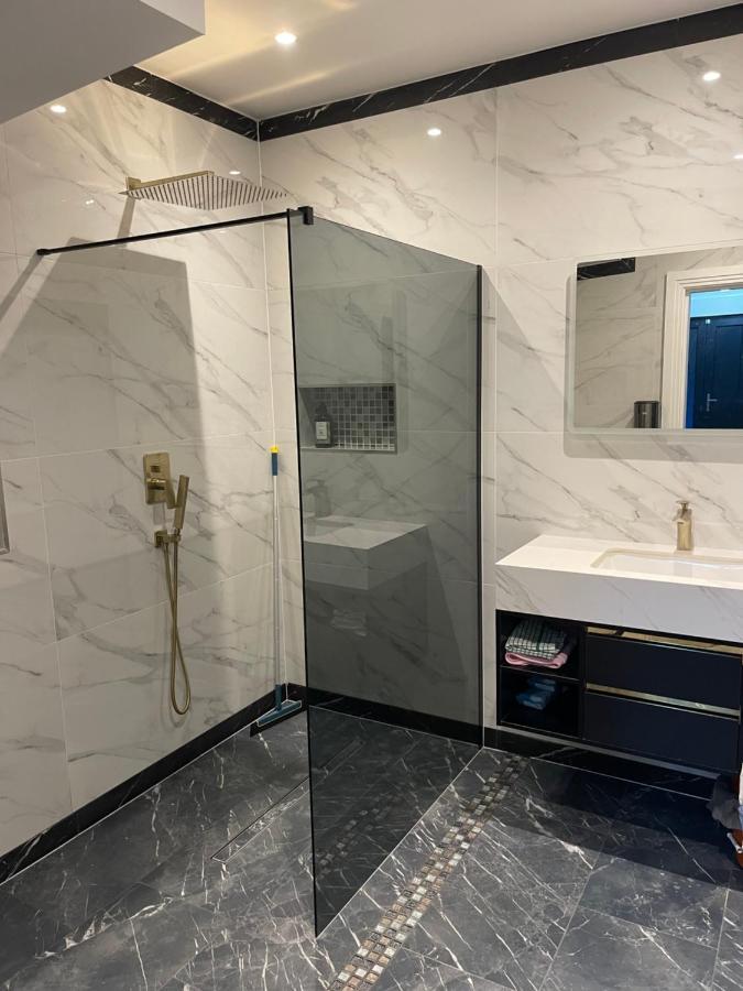 Edgware Modern Huge Double Room With Private Bathroom In Colindale מראה חיצוני תמונה