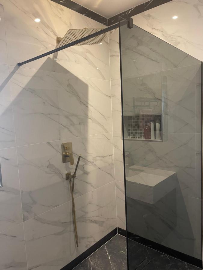 Edgware Modern Huge Double Room With Private Bathroom In Colindale מראה חיצוני תמונה