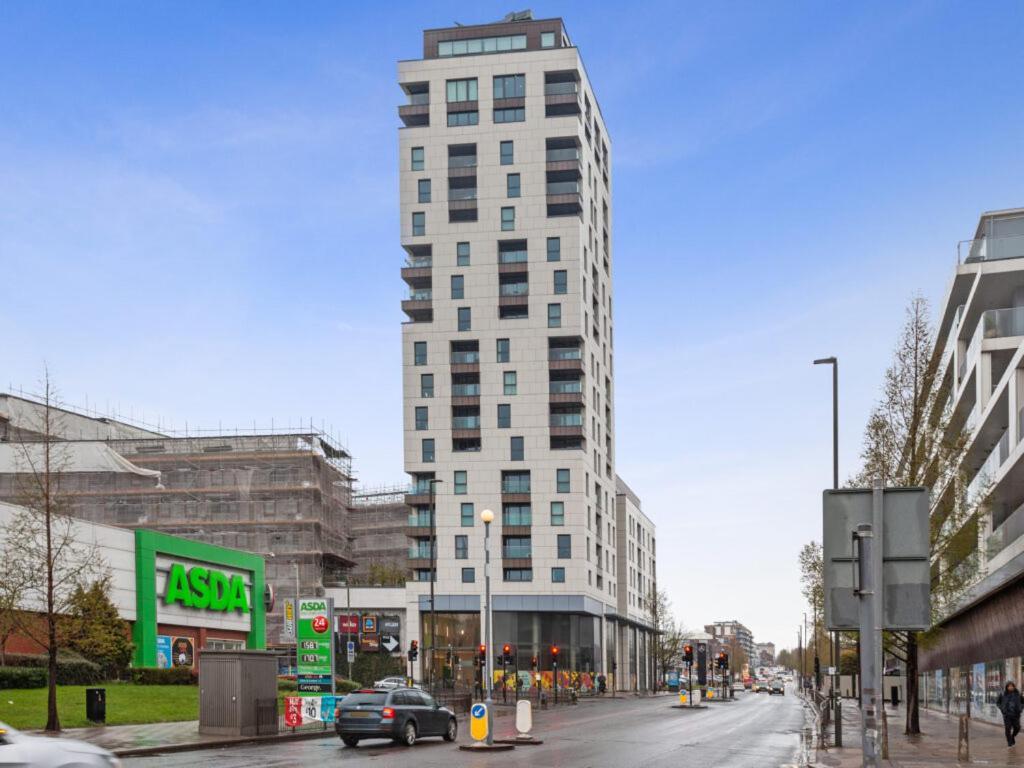 Edgware Modern Huge Double Room With Private Bathroom In Colindale מראה חיצוני תמונה