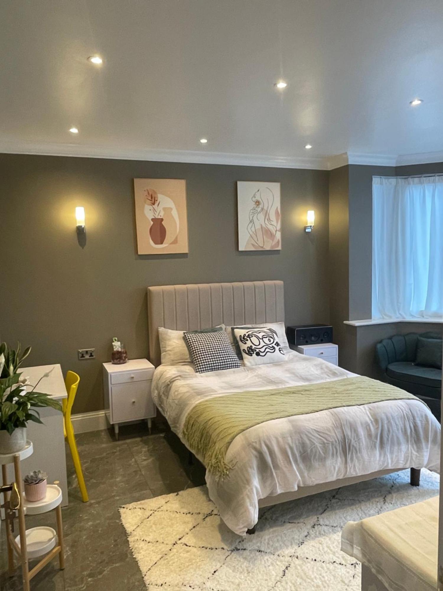Edgware Modern Huge Double Room With Private Bathroom In Colindale מראה חיצוני תמונה
