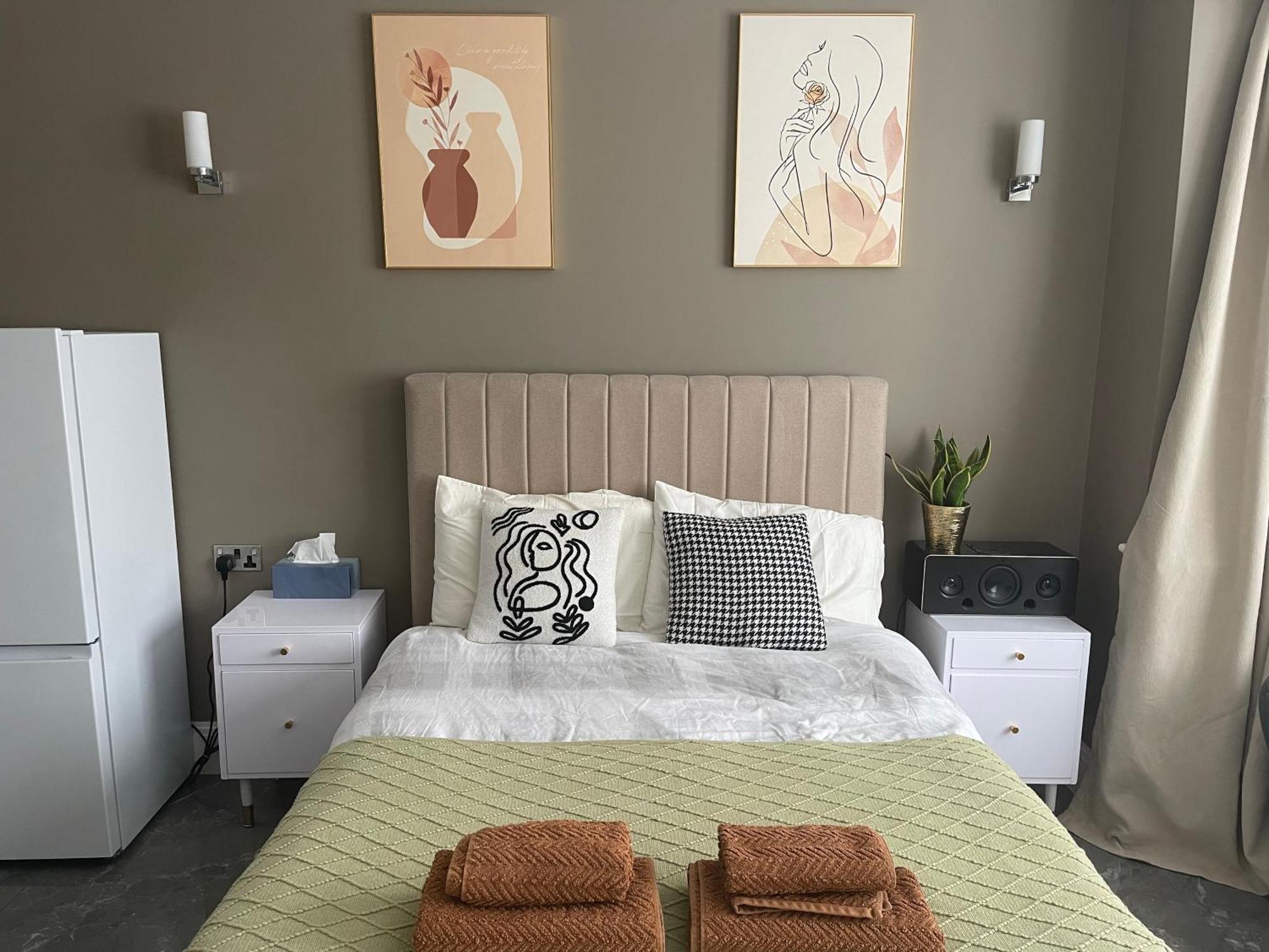 Edgware Modern Huge Double Room With Private Bathroom In Colindale מראה חיצוני תמונה